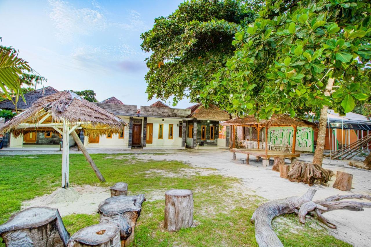 Guerilla Dive Lodge Pulau Pari Jakarta Bagian luar foto